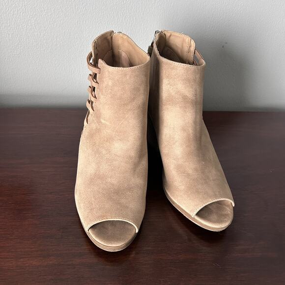 Kenneth Cole Reaction Tan Lasercut Keep Close Peep Toe High Heel Ankle Booties 9 - Picture 3 of 10